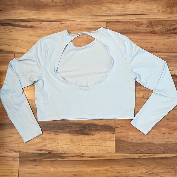 Divided H&M Crop Top w/ Open Back - Picture 2 of 4